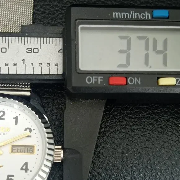 Vintage 1973 Citizen Automatic Mens Silver Watch W/daydate & White accents - Picture 7 of 9